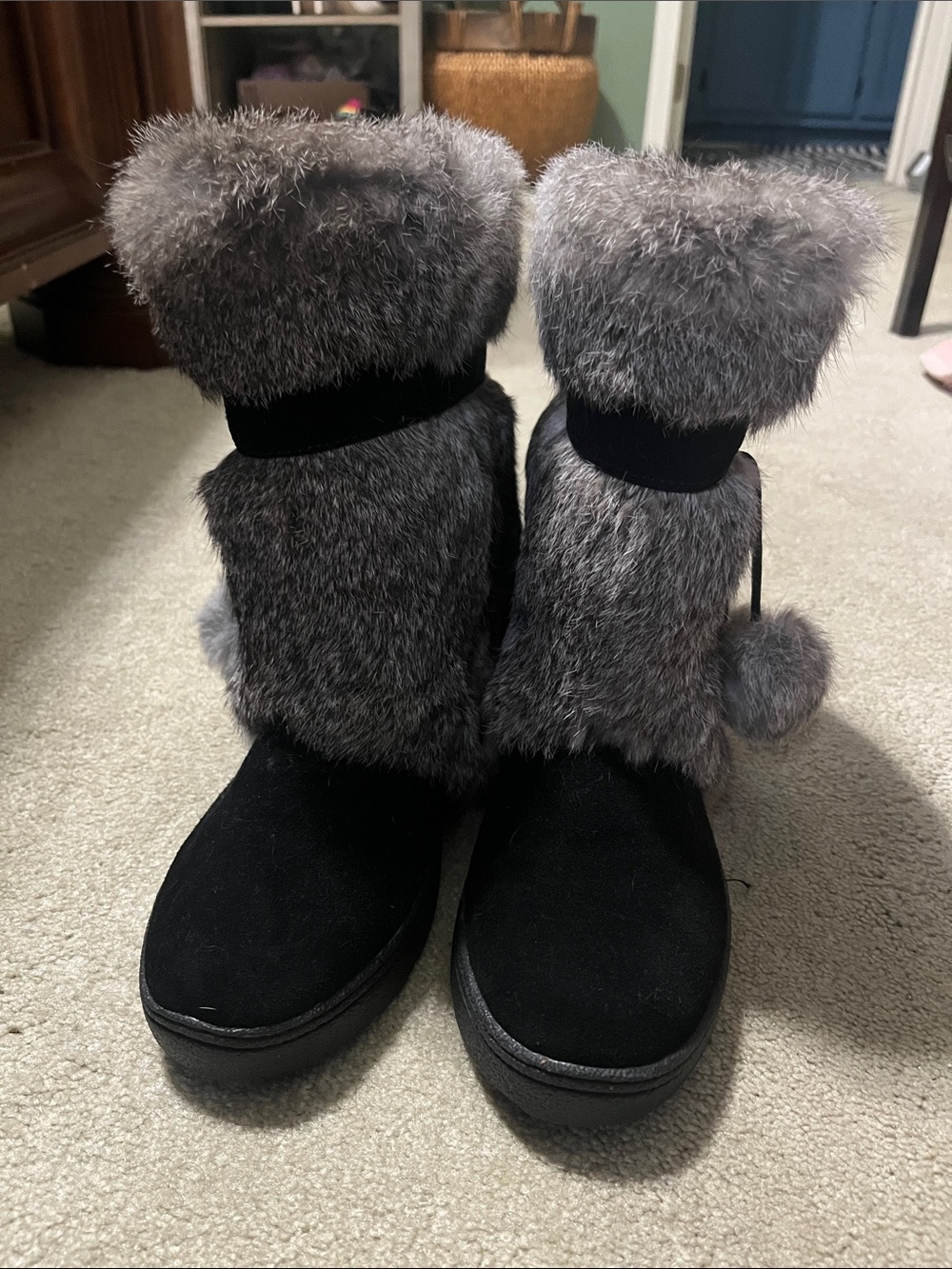 Bearpaw Black Suede Boots with Real Rabbit Fur & Inner Wool Lining Size 8